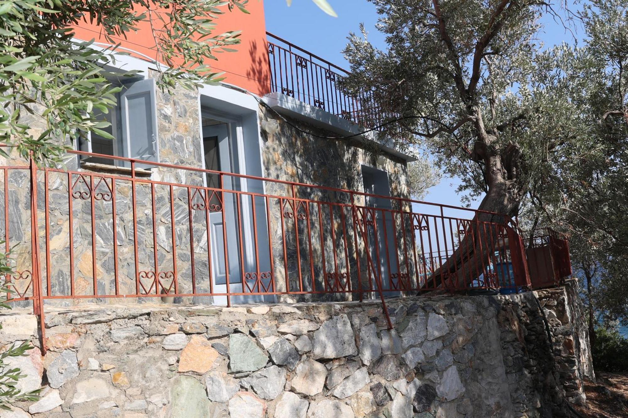 Δωμάτια Κόκκινος Πύργος Plomari Exterior photo