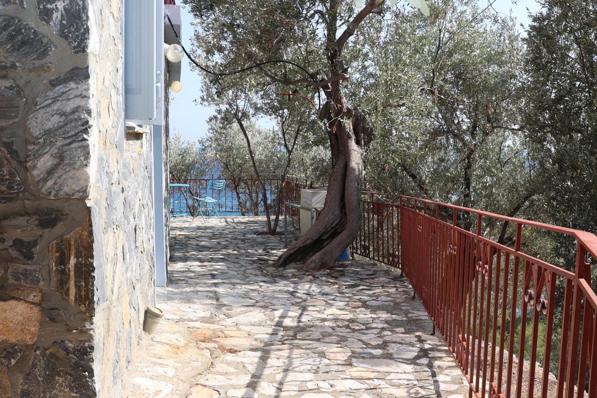 Δωμάτια Κόκκινος Πύργος Plomari Exterior photo